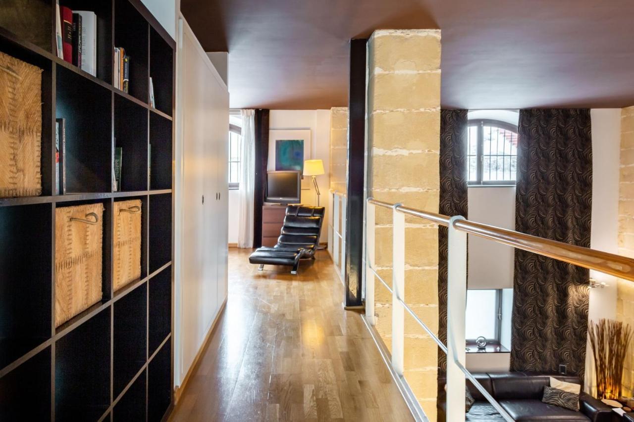 Artqhost Jerez Huge Loft & Free Parking Apartment เฮเรซ เด ลาฟรอนเตรา ภายนอก รูปภาพ