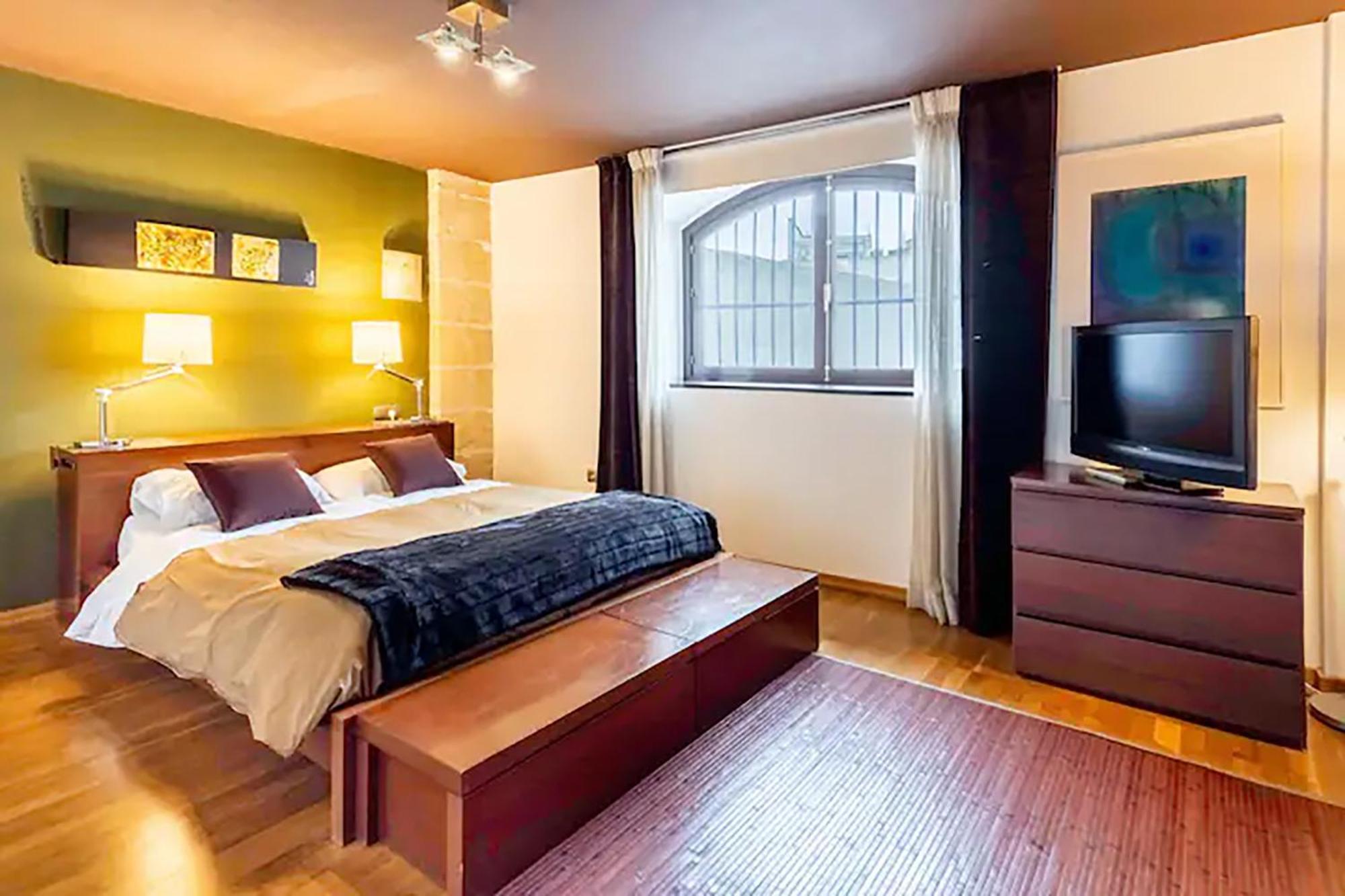 Artqhost Jerez Huge Loft & Free Parking Apartment เฮเรซ เด ลาฟรอนเตรา ภายนอก รูปภาพ